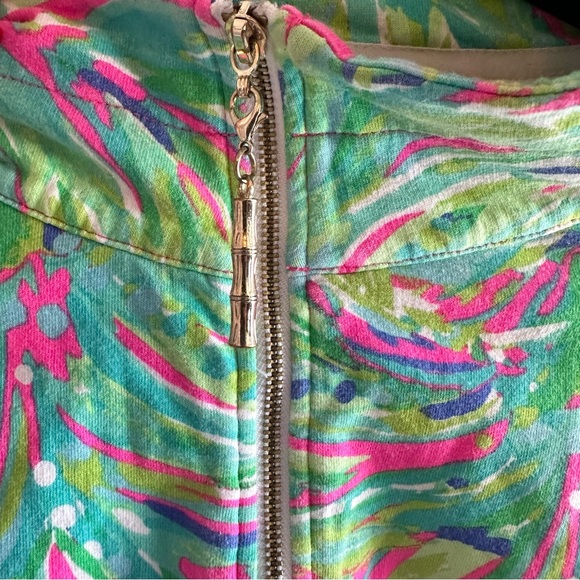 Lilly Pulitzer. zip up. Popover. Size medium. Excellent condition. - Picture 5 of 7